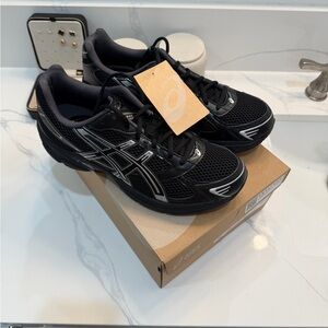 ASICS Men's Black and Silver Sneakers